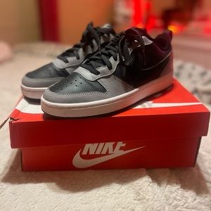 Nike Court Borough Lows 2 (size 7 Y men)